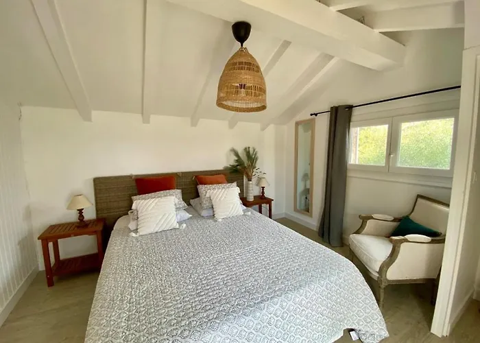 Bord De A Pied Proche Pinarello Holiday home *